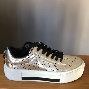 Kendall & Kylie Metallic Platform Sneakers (6M)